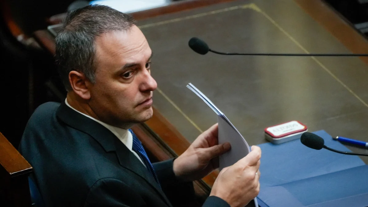 Las reacciones del arco político a la salida de Manuel Adorni: “Fin”