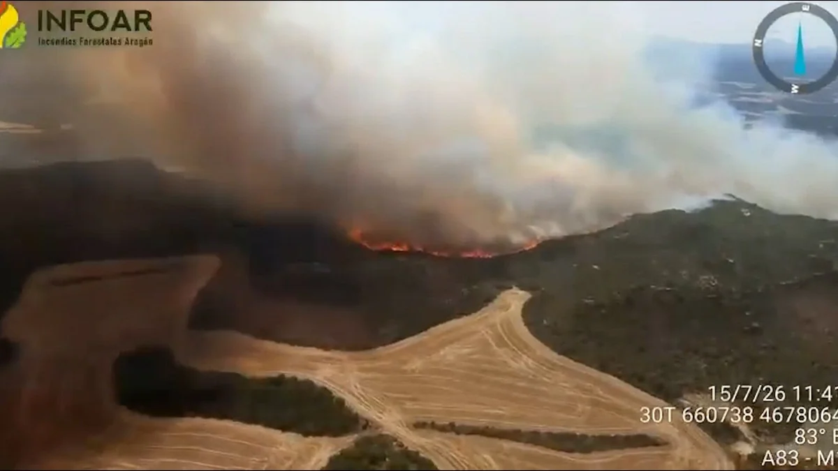 Últimas noticias de los incendios forestales, en directo | Aragón ordena evacuar dos localidades por el incendio que ha obligado a pedir la UME