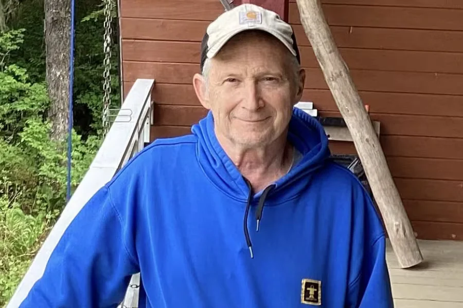 El otro Dan Sullivan: el exmaestro que comparte nombre con un senador y podría perjudicar al Partido Republicano en Alaska