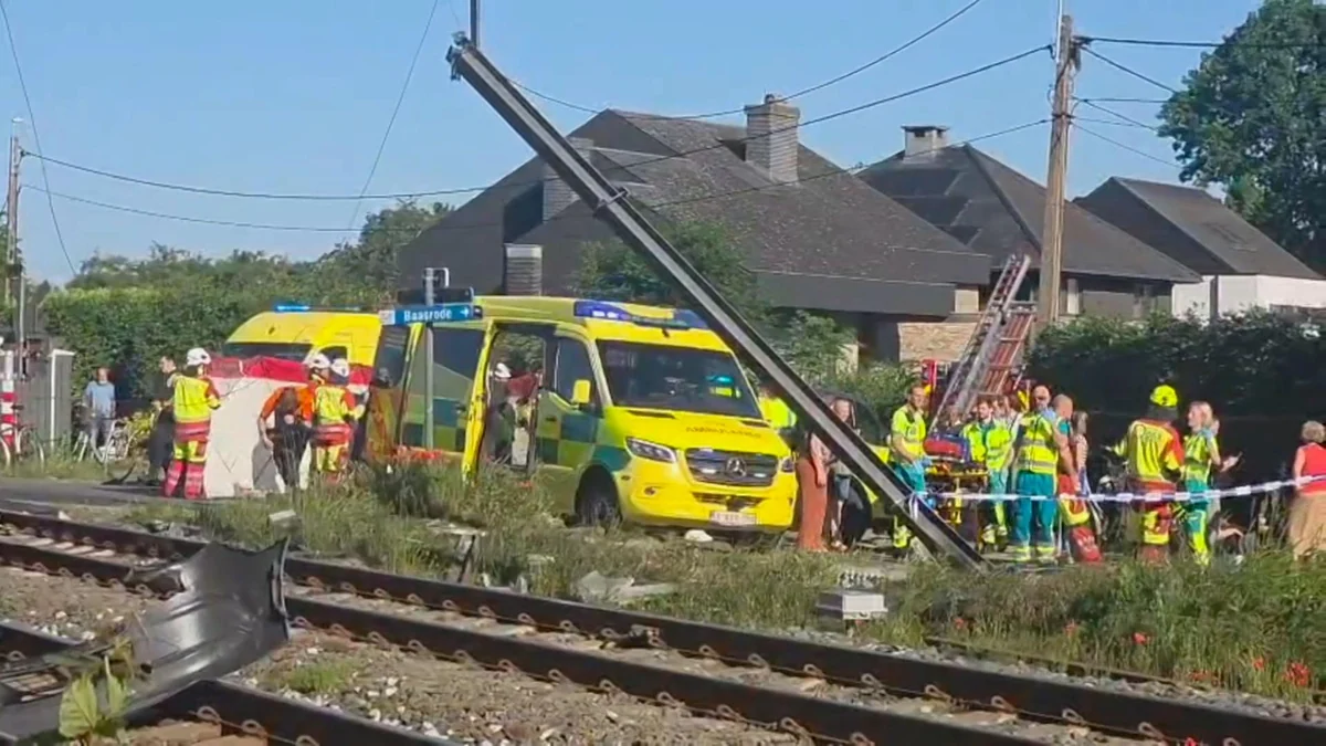 Vier Tote bei Kollision zwischen Zug und Schulbus in Belgien