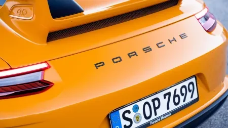 Porsche: Stellenabbau in Verwaltung und Entwicklung im Gespräch
