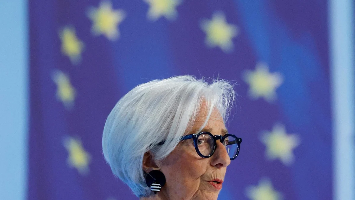 La Bce alza i tassi di 25 punti base. Tagliate le stime di crescita