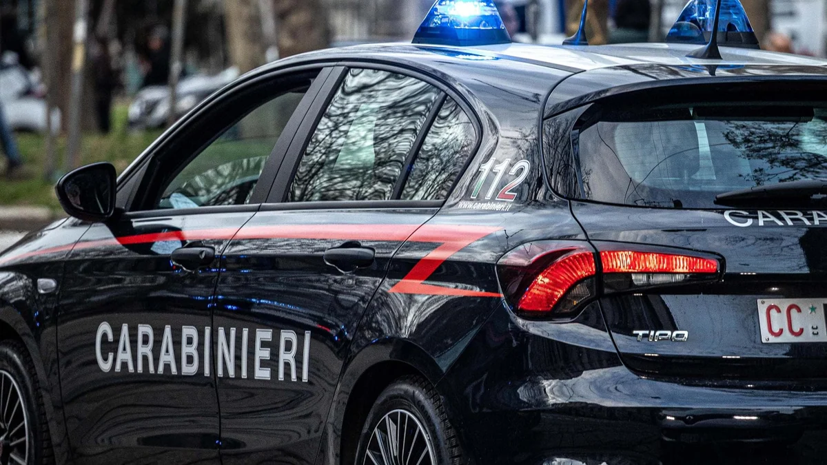 Violentata per strada a 16 anni: una donna vede la scena dal balcone e fa arrestare lo stupratore