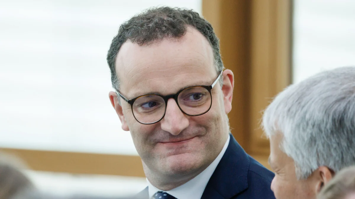 Deutschland-Liveblog: Jens Spahn ist mithilfe einer Leihmutter Vater geworden
