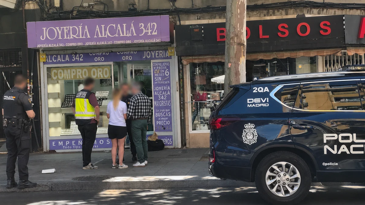 Dos detenidos tras intentar atracar con armas de fuego una joyería de la calle Alcalá en Madrid, el sexto golpe al sector en menos de un mes