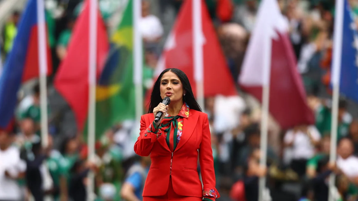 Acusan a Salma Hayek que tener “mala actitud” con Belinda en la inauguración del Mundial 2026