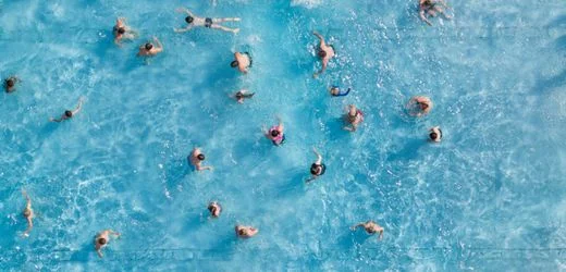 Daaden: Kinder retten Zweijährigen im Freibad