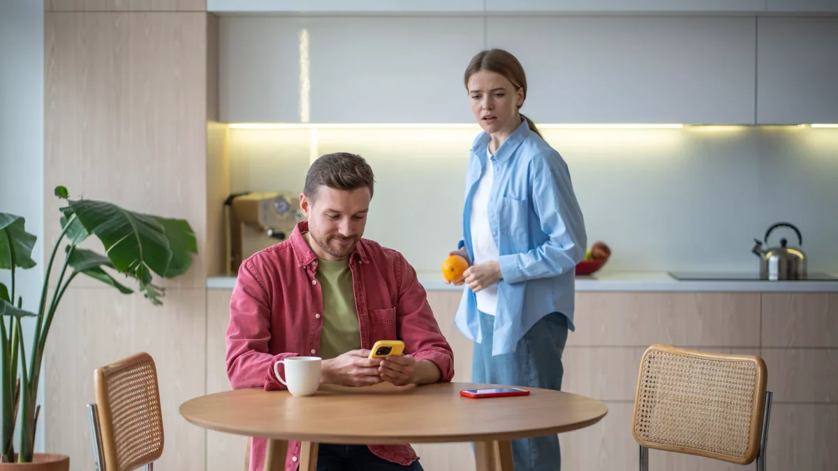 «D’habitude, il écrit “dsl mon amour”. Là, c’était quasiment du Proust» : du risque d’utiliser l’IA pour aider son couple