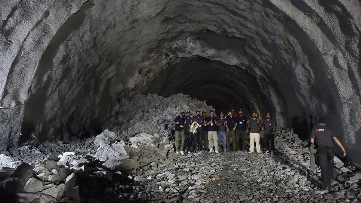 Al menos 10 muertos al colapsar un túnel en construcción en el noreste de India