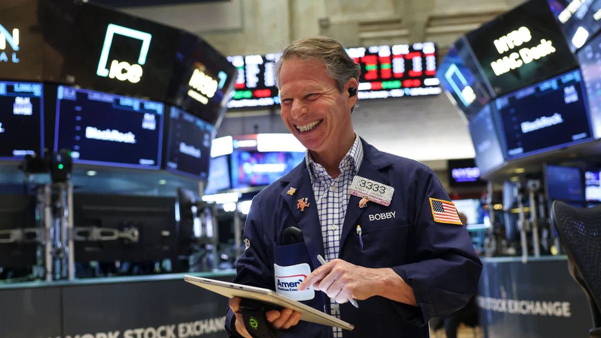 S&P 500 extends winning streak to 6 weeks. What drove the stock market gains