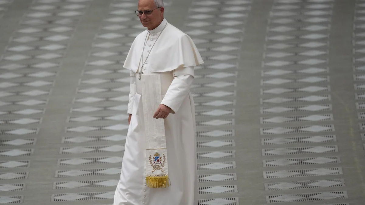 Papa Leone non arretra: “Stiamo con le vittime”. Parolin: attacchi strani