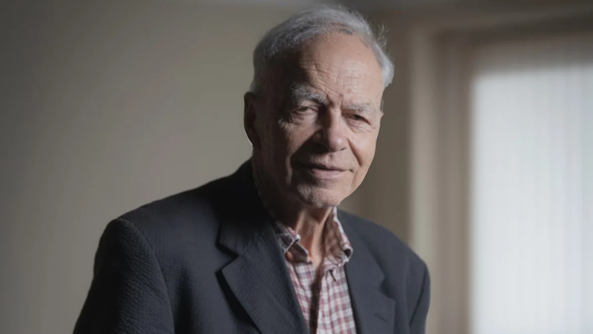 Peter Singer, filósofo: “La gente sigue pensando que los animales que comemos viven en el campo, al aire libre”
