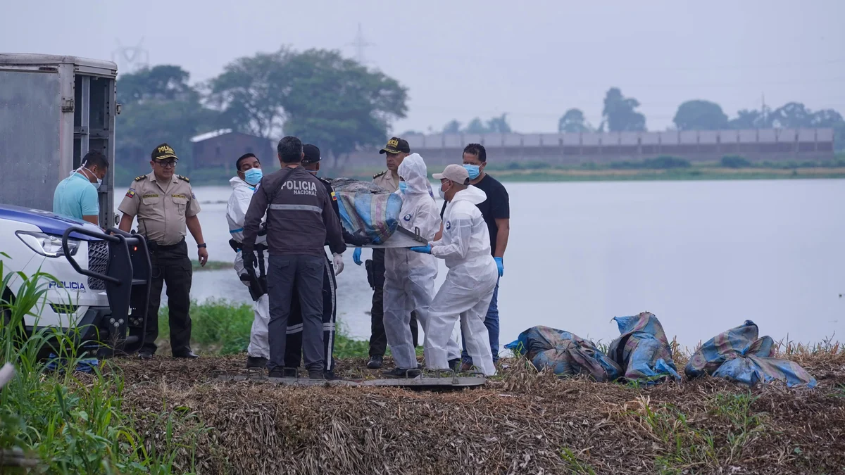 La masacre de ocho jóvenes devasta a una ciudad entera en Ecuador