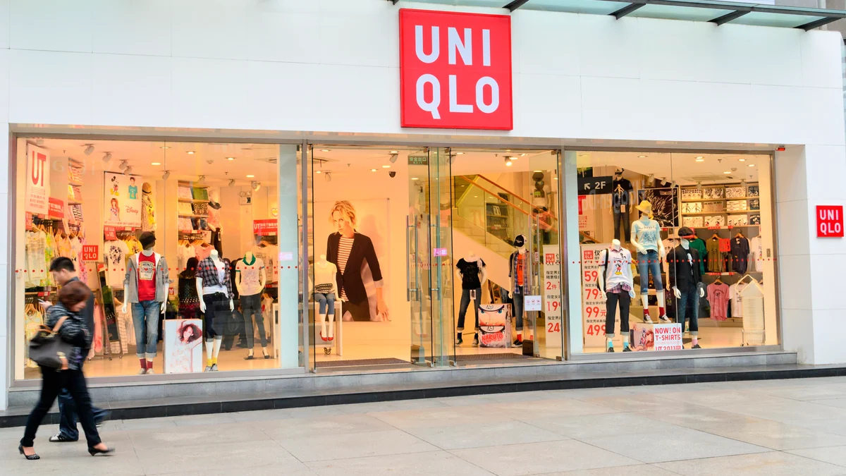 El dueño de Uniqlo gana un 25% más y mejora las previsiones