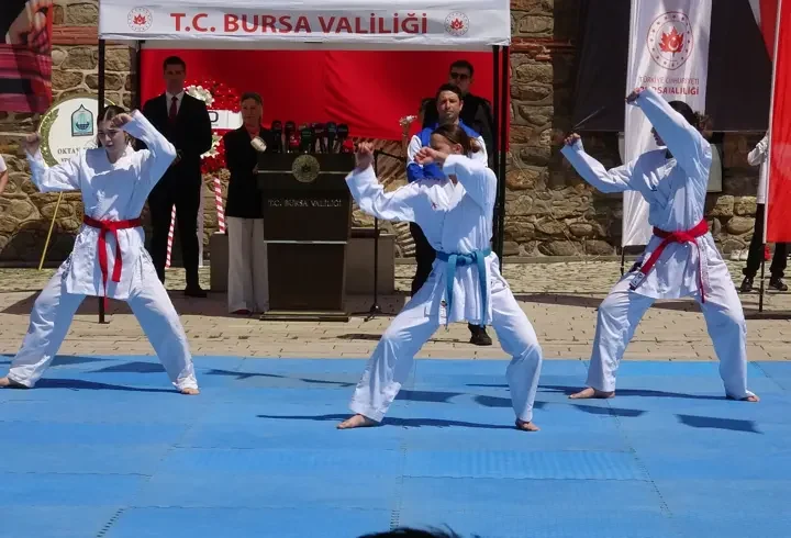 Bursa'da 19 Mayıs Atatürk'ü Anma, Gençlik ve Spor Bayramı coşkusu