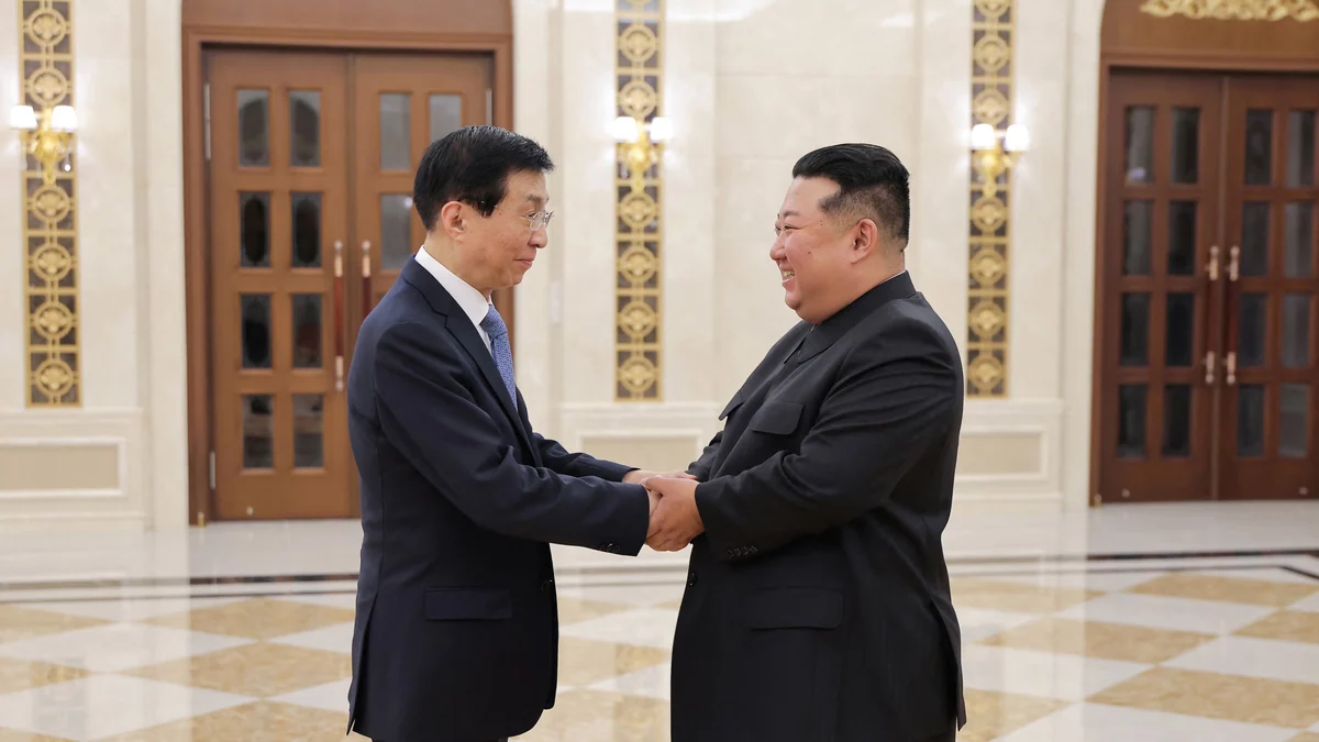 El dictador norcoreano Kim Jong-un se reunió con el principal ideólogo de Xi Jinping en Pyonyang para reforzar las relaciones bilaterales
