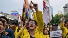 Indonesian students protest against state spending, fuel price hike