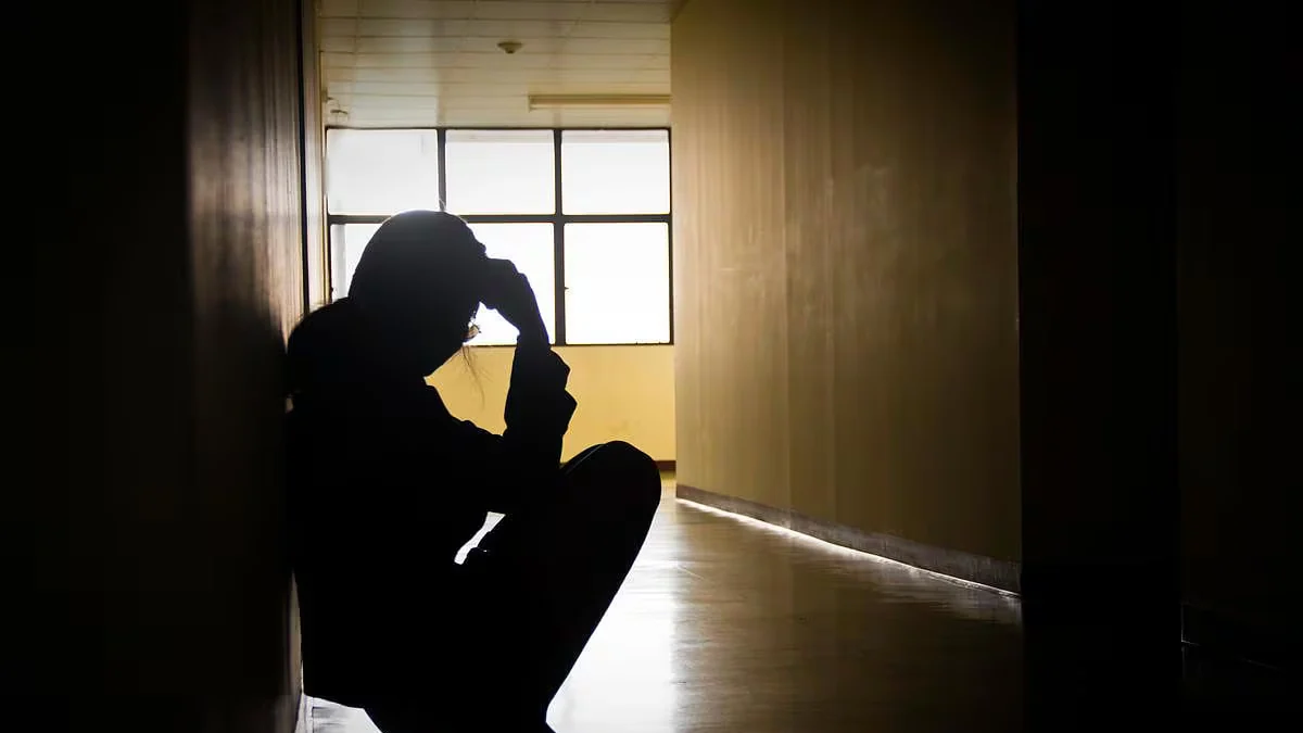 Encuesta: Muchos estadounidenses mayores desconocen la línea de ayuda 988 para suicidios