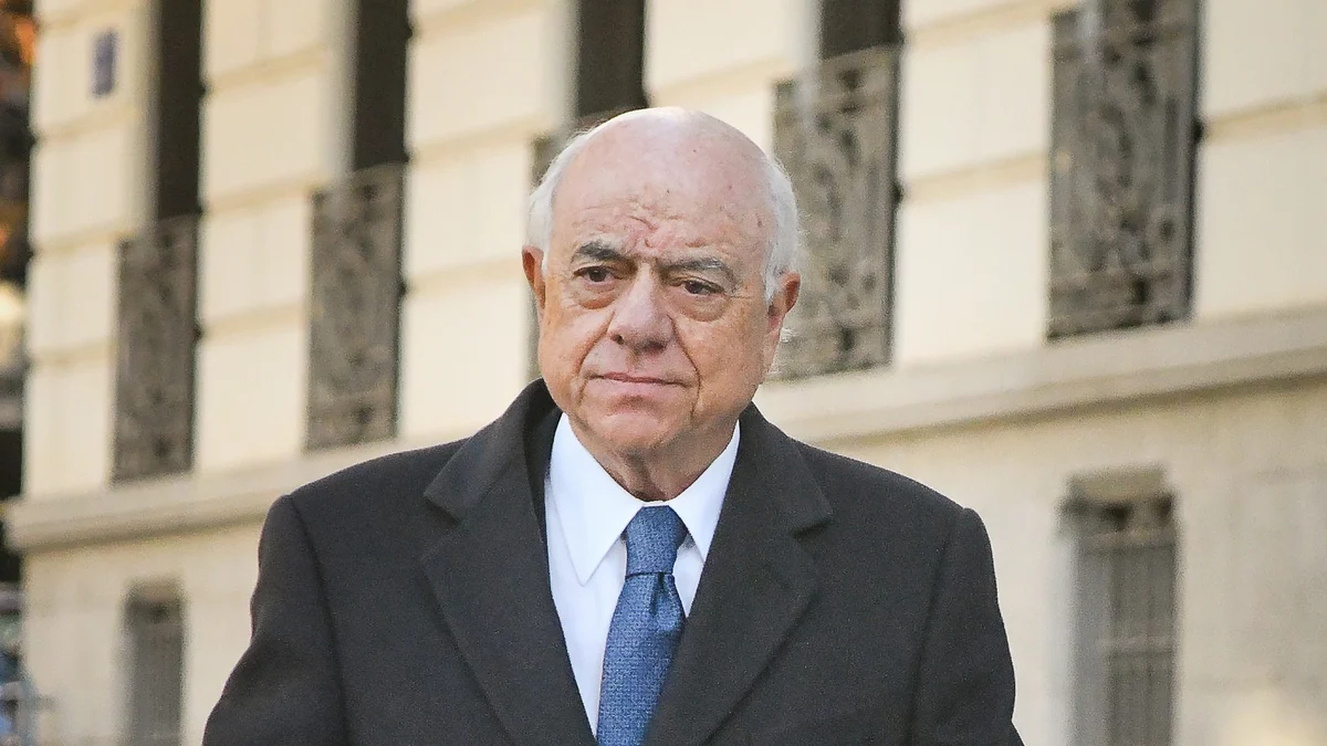La Audiencia Nacional abre juicio contra BBVA y su expresidente Francisco González por Villarejo