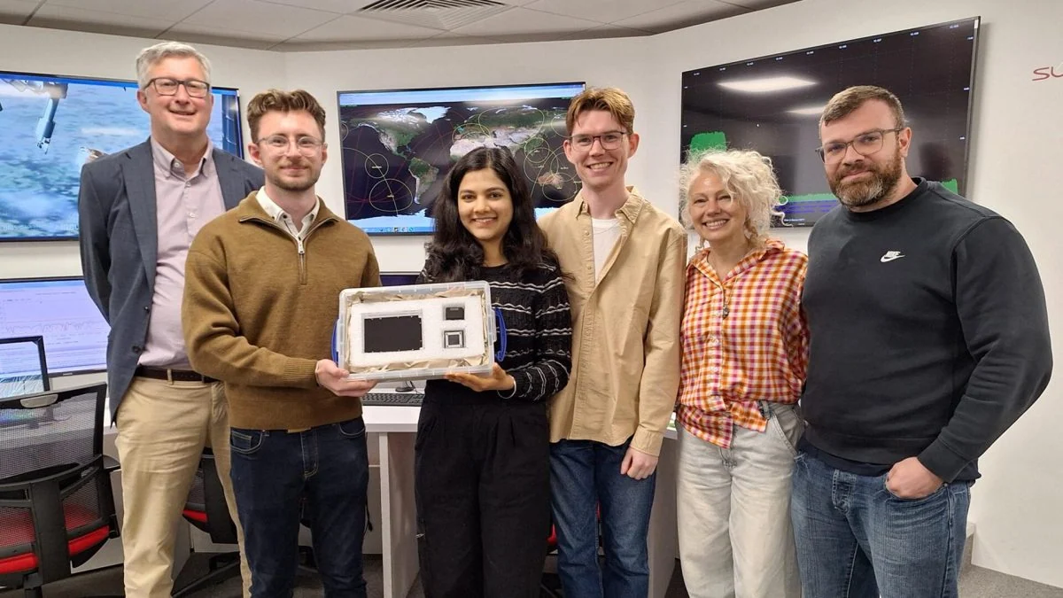 Une couverture noire pour masquer les satellites : la solution face à la pollution lumineuse ?