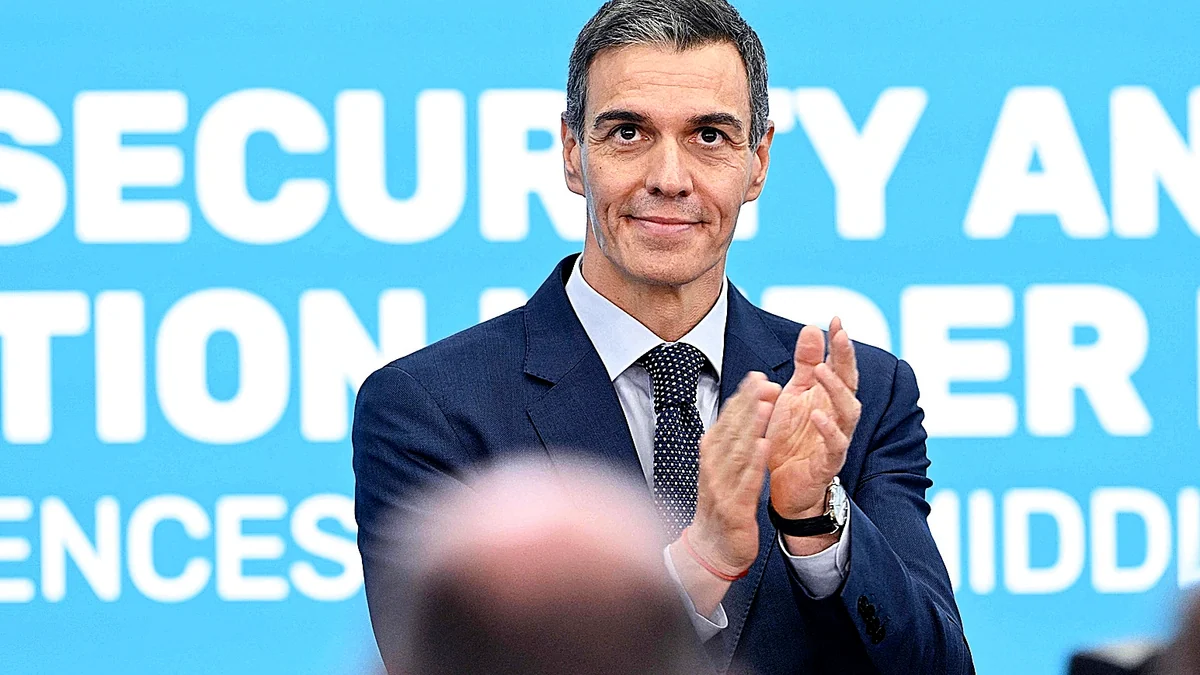 La burbuja internacional de Sánchez: cercado en casa, idolatrado fuera