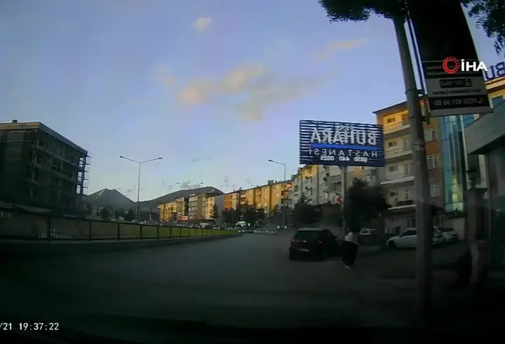 Saniyelerle ölümden kurtuldular!