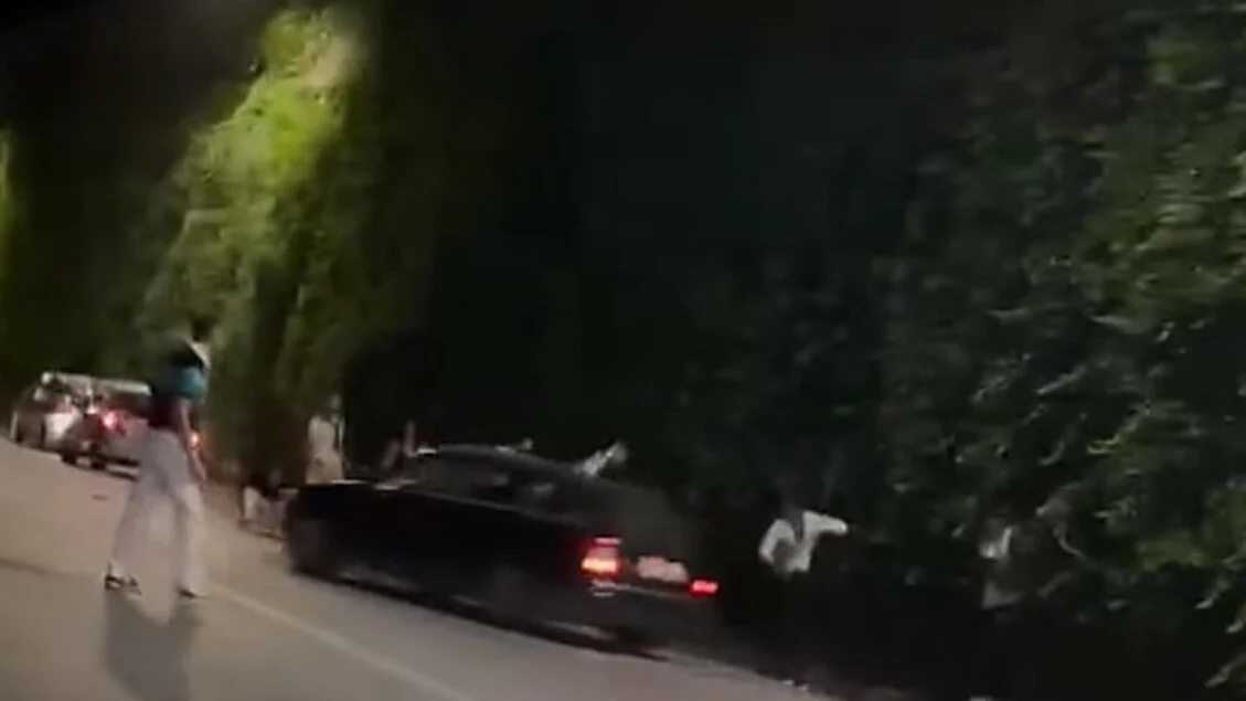 Un auto punta dei giovani davanti ad una discoteca a Taormina, il sindaco: 'E' tentato omicidio'