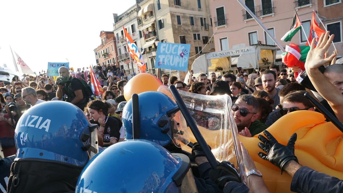 Proteste per l'arrivo a Venezia di Tilman Fertitta, Cgil: 'Una vergogna accogliere il mega yacht dell'ambasciatore Usa'