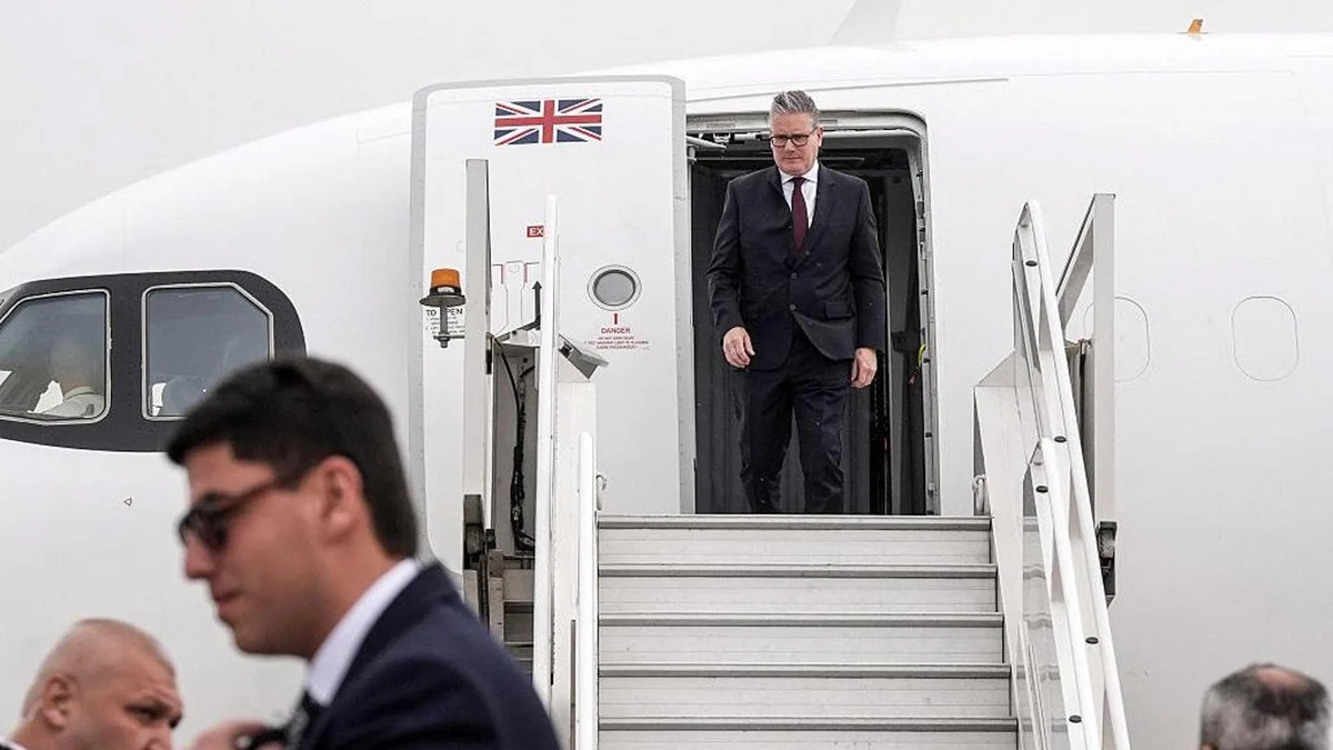 Vertice Nato, Starmer rivela: “Erdogan ha donato a ogni leader una pistola e delle munizioni”