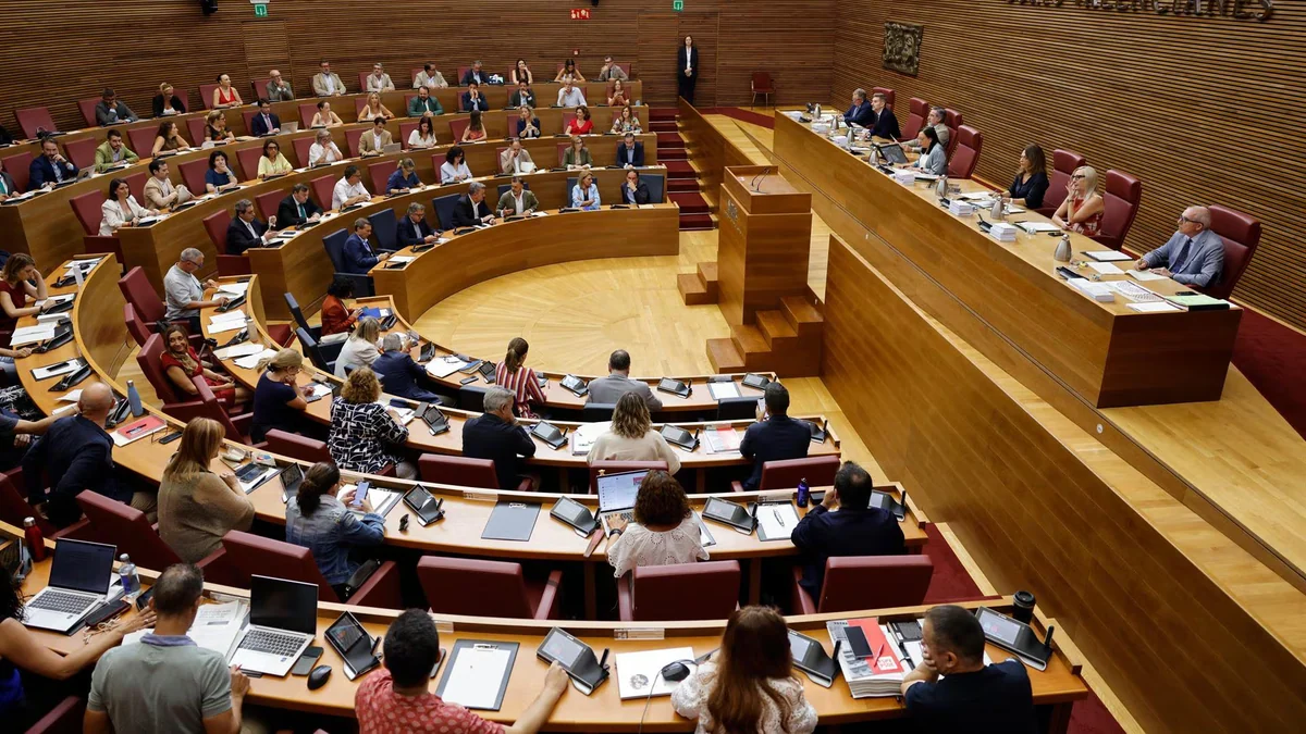 PP y Vox aprueban en Les Corts los presupuestos de 2026, que introducen en la ley la 'prioridad nacional'