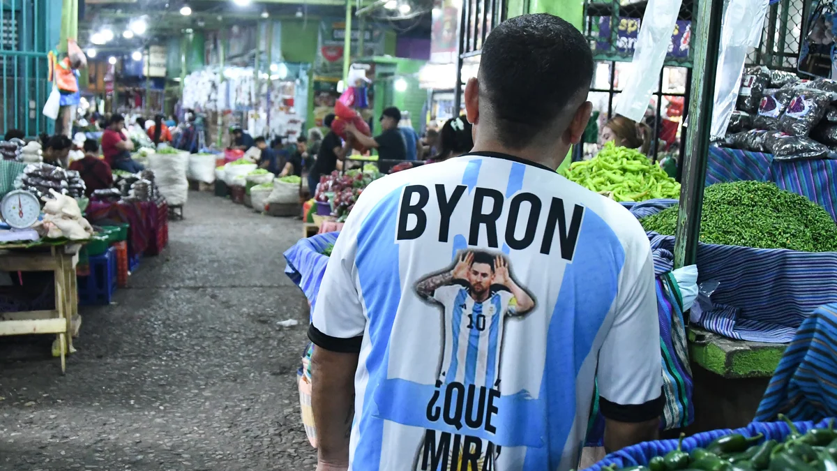 La fiebre por Lionel Messi convirtió a un mercado de Guatemala en una mini tribuna de Argentina