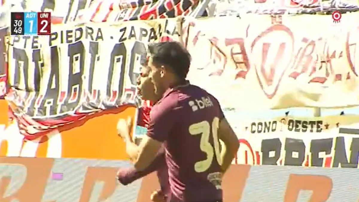 Golazo de tiro libre de Lisandro Alzugaray en Universitario vs ADT por Liga 1 2026