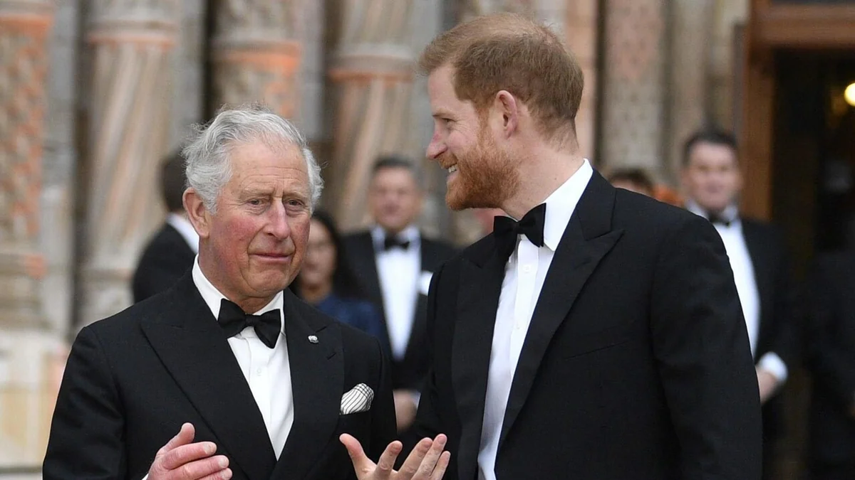 Disgelo tra Harry e Carlo, il principe sarà ospite del re a Buckingham Palace