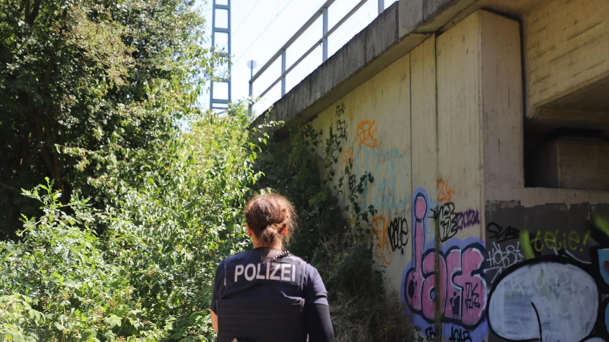 Nach Feuer: Bahnstrecke zwischen Düsseldorf und Köln gesperrt