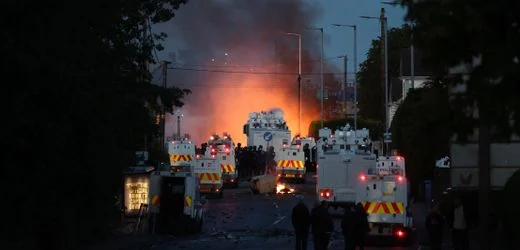 Nordirland: Zweite Nacht mit Krawallen in Belfast nach Messerangriff