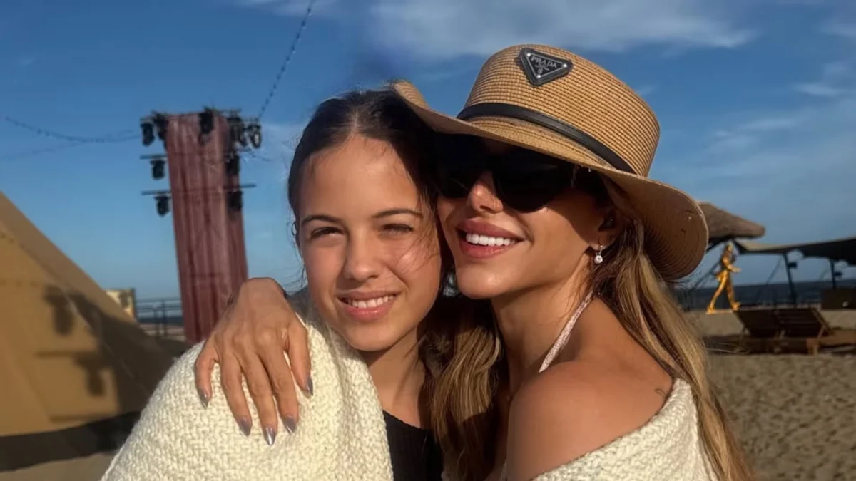 Evangelina Anderson viajó con sus hijas a Marbella
