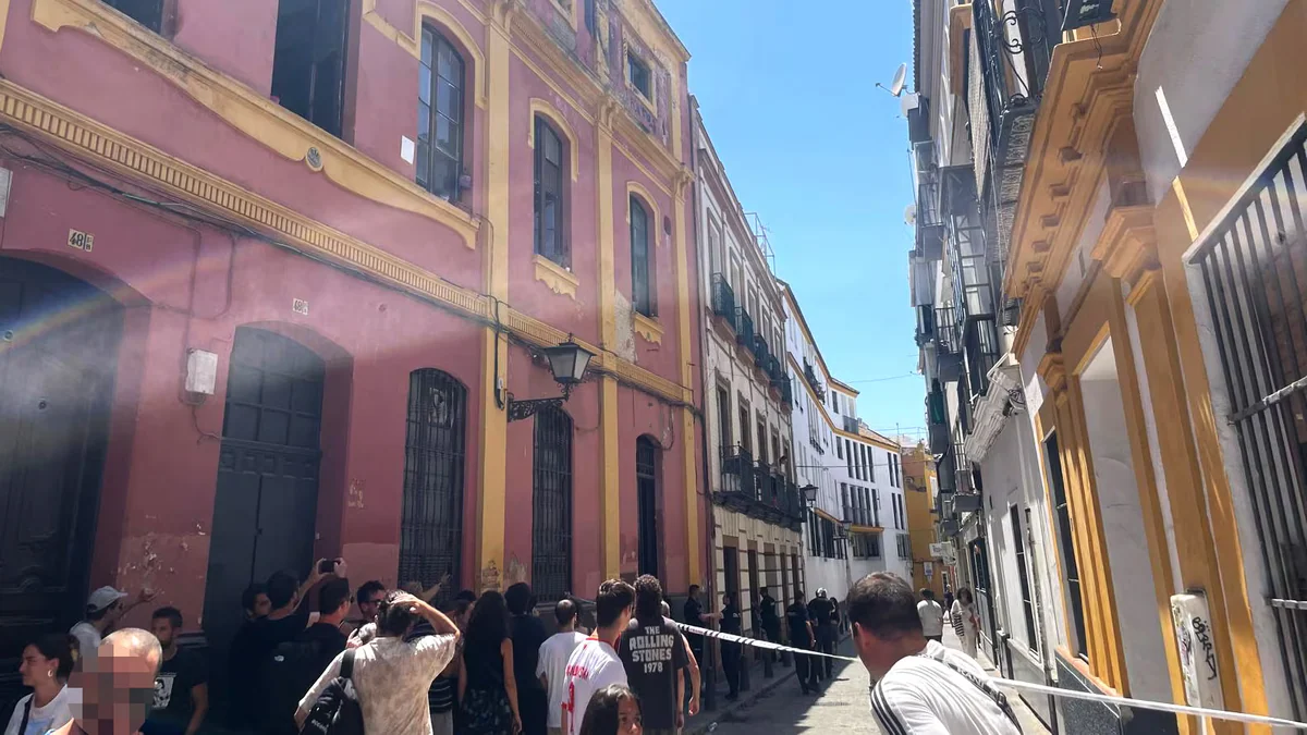 Detenidos tres empleados de una empresa de ‘desokupación’ de Sevilla por allanar de forma violenta la vivienda de una inquilina