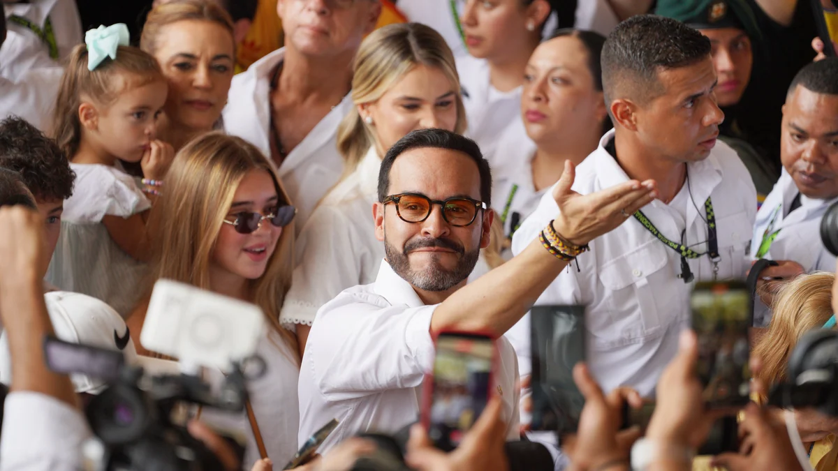 El petrista Cepeda se disputará la Presidencia de Colombia con el 'outsider' derechista De la Espriella, lanzado como un tsunami, con el recuento del escrutinio muy avanzado