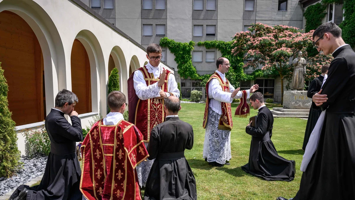 Cisma en la Iglesia católica: los lefebvrianos consuman su desafío al Papa León XIV y ordenan a cuatro obispos ultramontanos pese a la advertencia de excomunión