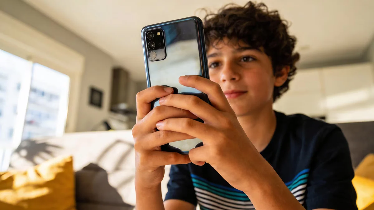 4 estrategias para que los niños cambien su relación con las pantallas, según expertos