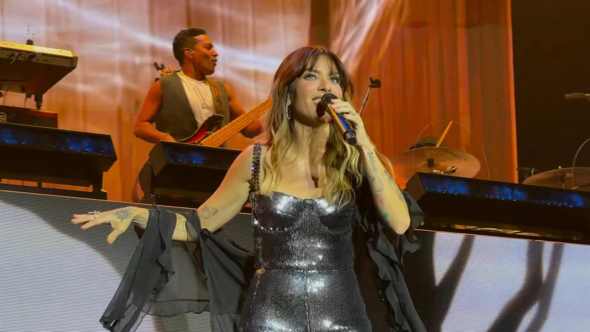 El Roig Arena "conecta" con Kany García y su gira 'Puerta Abierta'