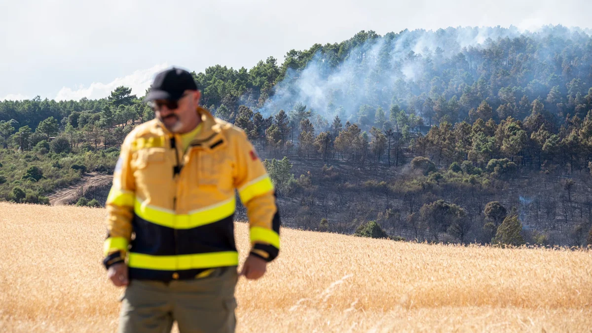 El alcalde que lucha por convencer a los vecinos para que abandonen sus casas por los incendios: “No nos pongamos rebeldes”