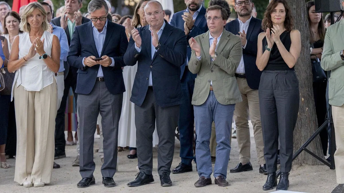 Tellado dice que Feijóo derogará la Ley de Memoria en su "primer Consejo de Ministros" y Ayuso celebra esa promesa