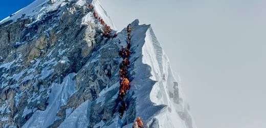 Mount Everest: Rekordansturm spült Millionen in Nepals Staatskasse
