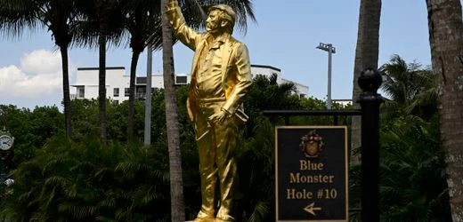 Donald Trump: US-Geistlicher verteidigt Segnung goldener Statue des IS-Präsidenten