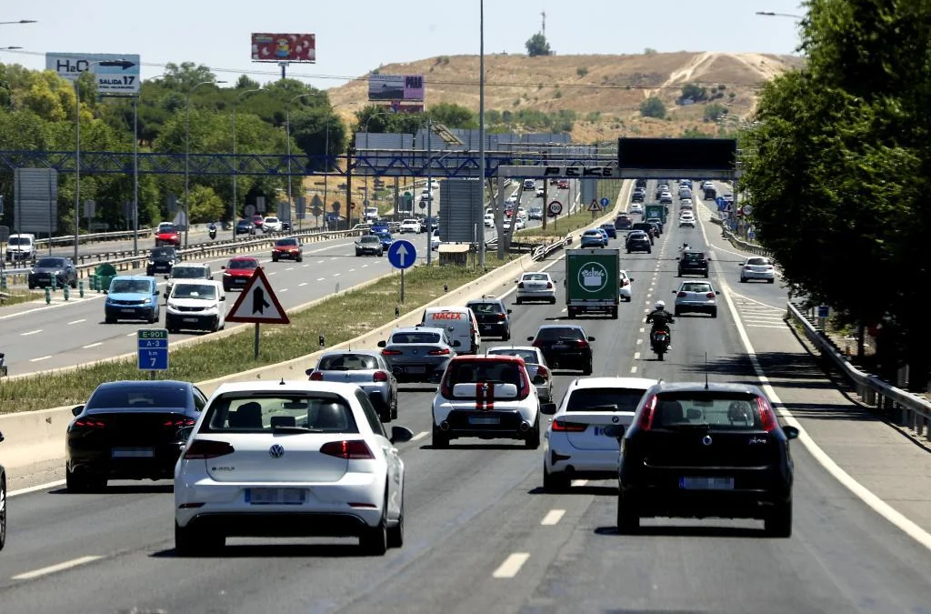 Arranca la primera Operación Salida del verano: suben los desplazamientos en avión y por carretera, pero bajan los de tren