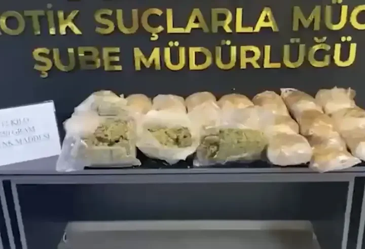 Minibüsteki valizden uyuşturucu çıktı