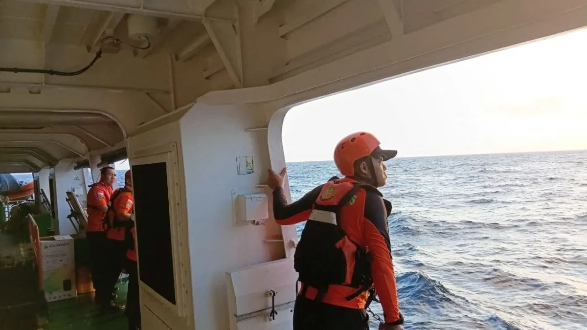 An Boje festgeklammert: Sieben Schiffbrüchige nach Tagen im Meer gerettet