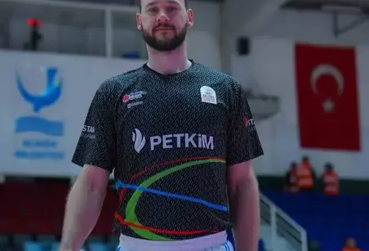 Aliağa Petkimspor'da Litvanyalı Martynas Sajus ayrıldı