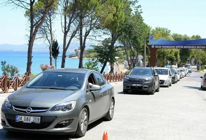 Dilek Yarımadası Milli Park'ı bayram tatilinde ziyaretçi akınına uğradı
